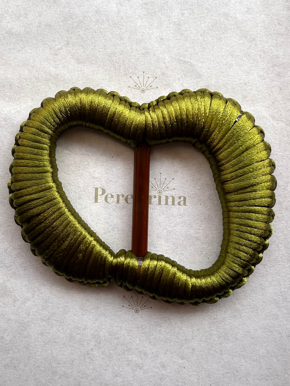 Hebilla Irregular Tejida en Macramé