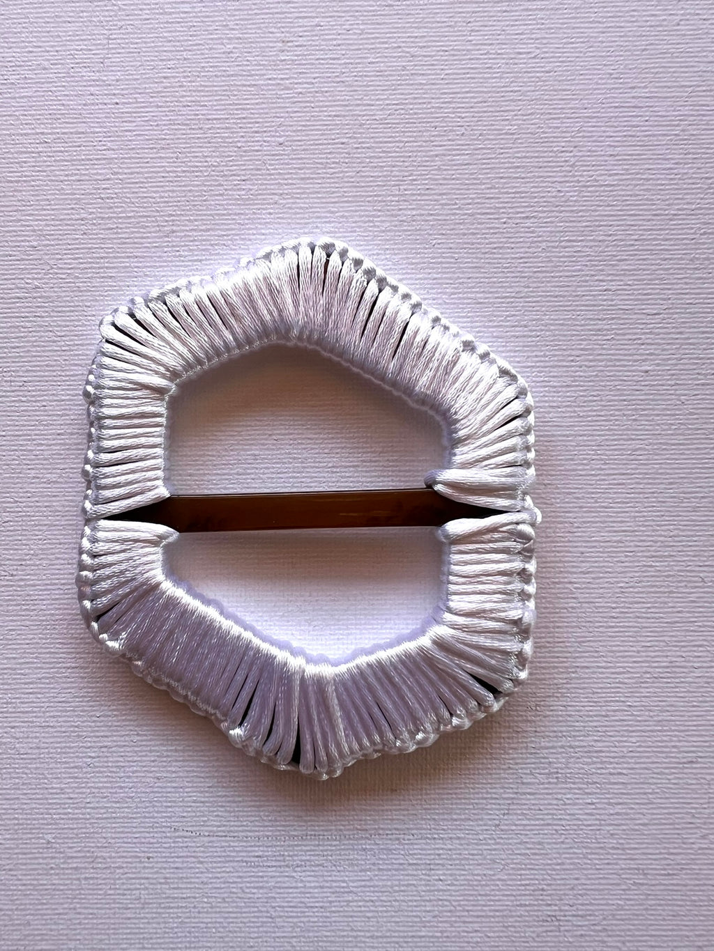 Hebilla Hexagonal Tejida en Macramé