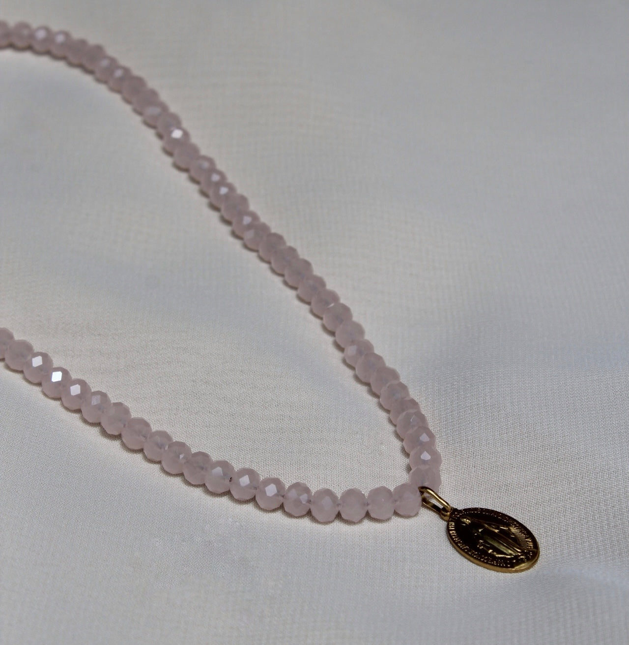 Collar Medalla Virgen Milagrosa Mediana Rosado Hielo