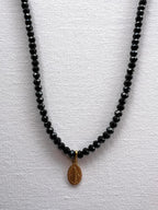 Collar Medalla Virgen Milagrosa Mini Negro