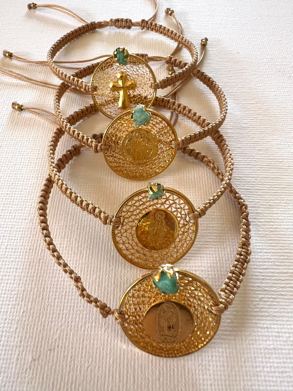 Pulsera Virgen Guadalupe Morralla Tejida