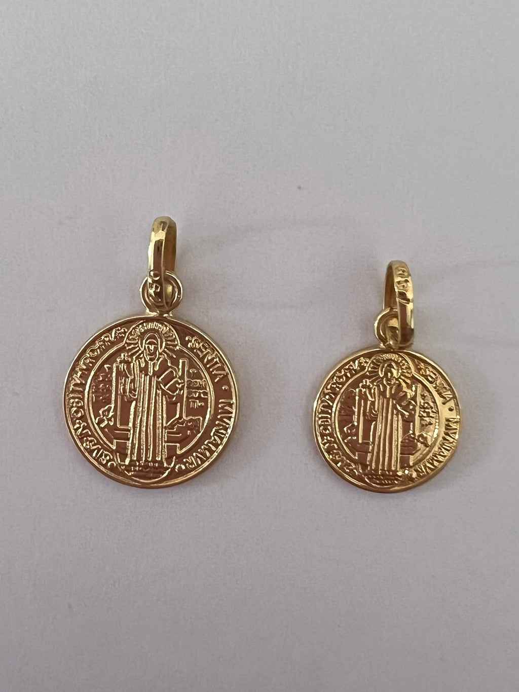 Dije San Benito (pequeño)